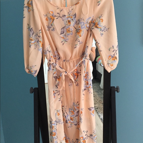 Light pink long sleeve dress. - Picture 2 of 2